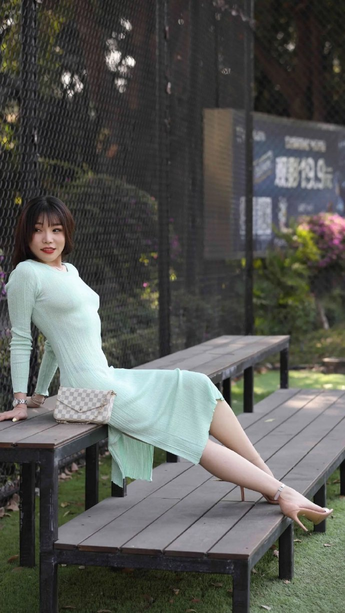 舔美女逼网站功能演示